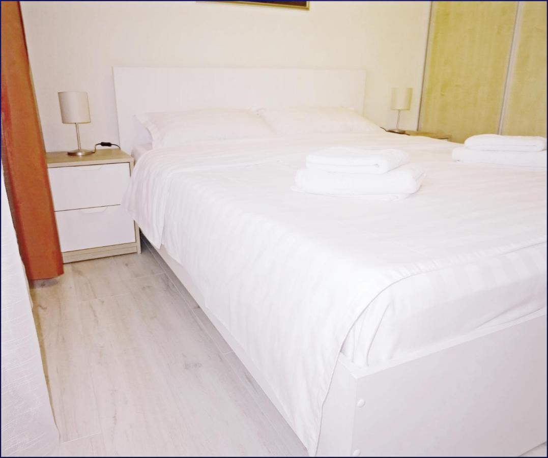 Smart Apartament Piatra Neamţ Buitenkant foto